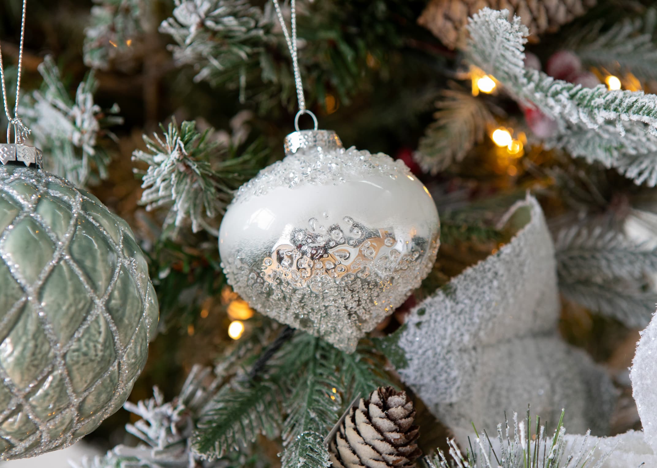 White glass deals christmas baubles