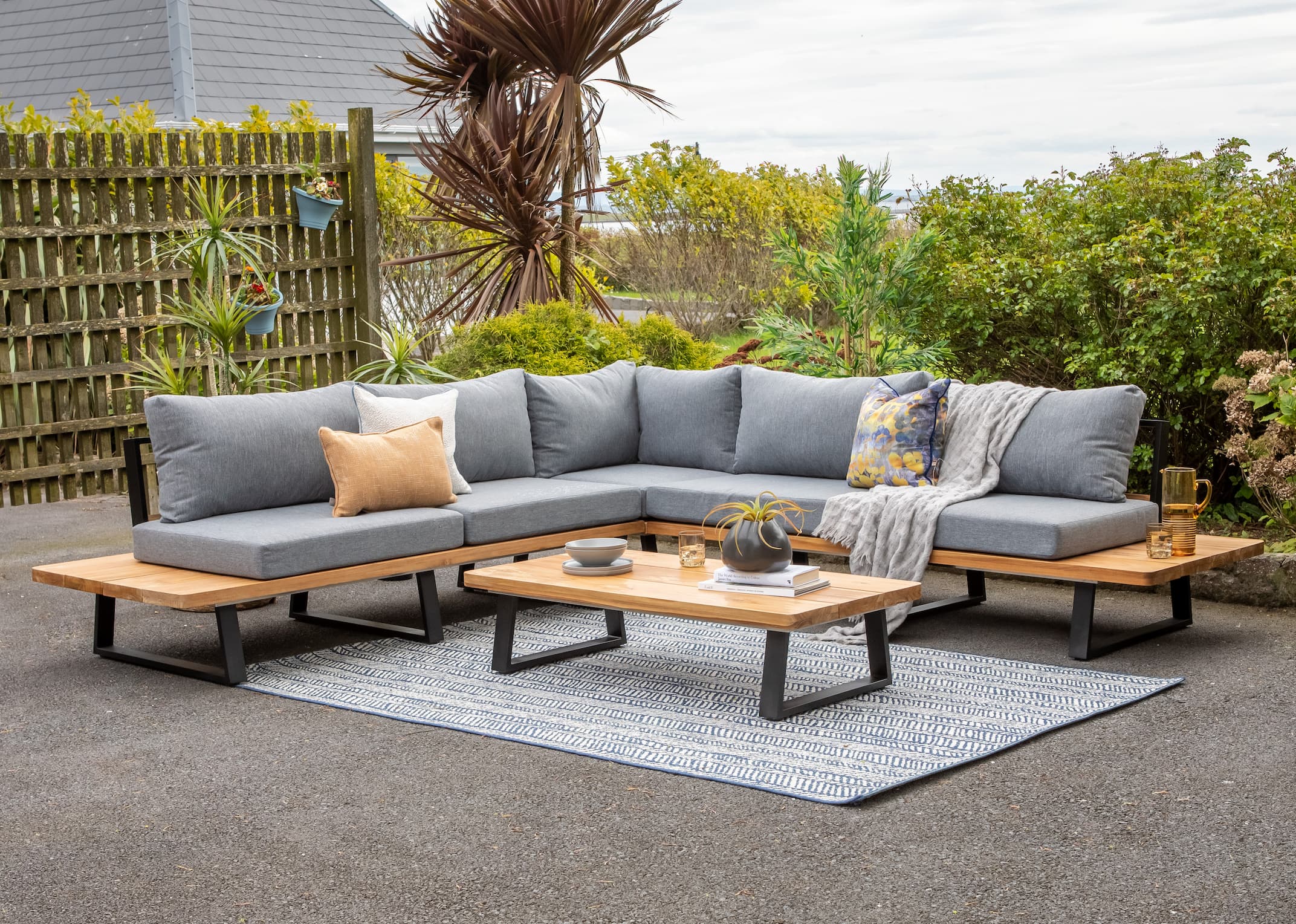 Corner garden sofa online with table