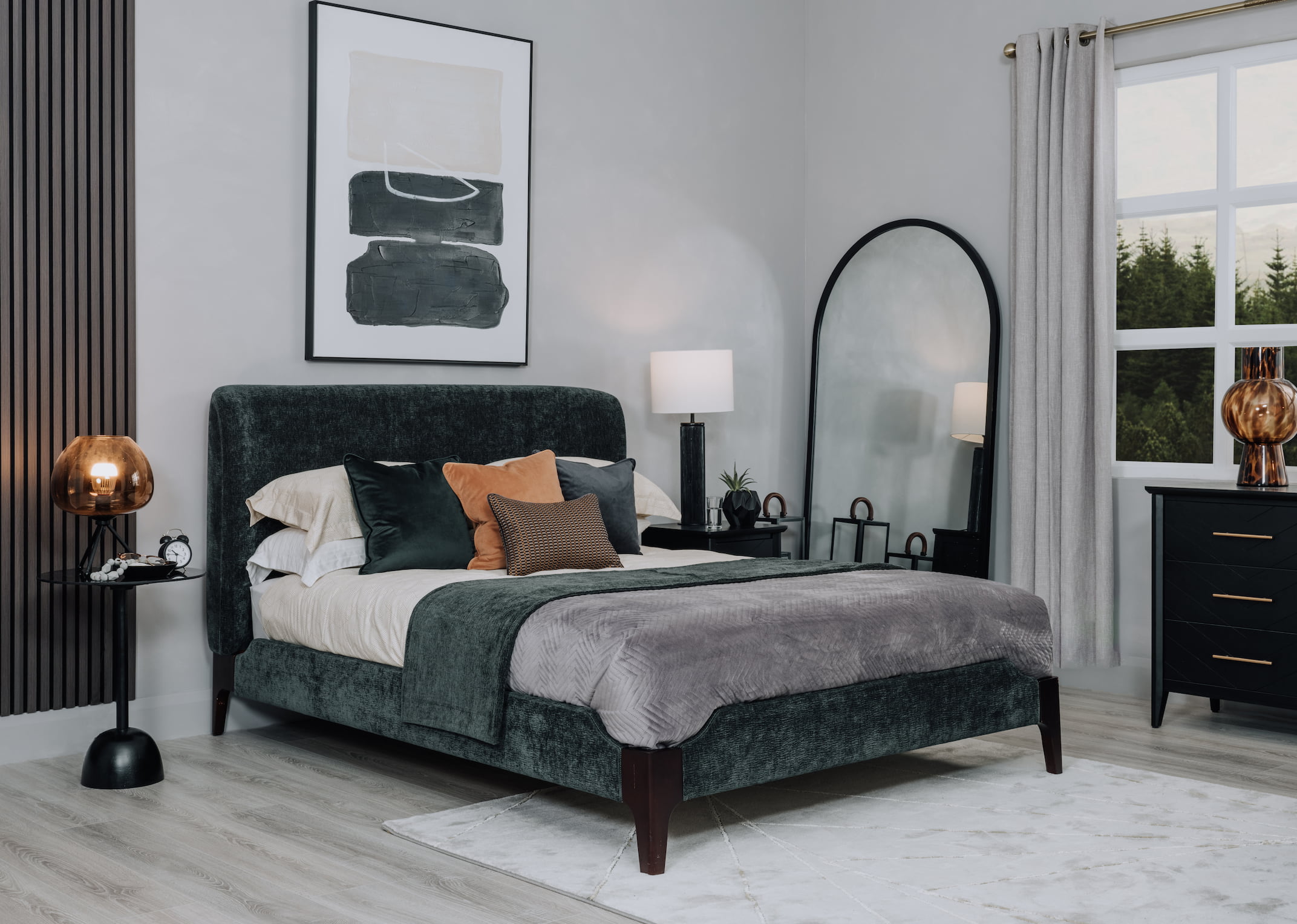 Queen bed on sale black frame